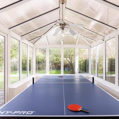 Ping-Pong Paradise 克劳利 外观 照片