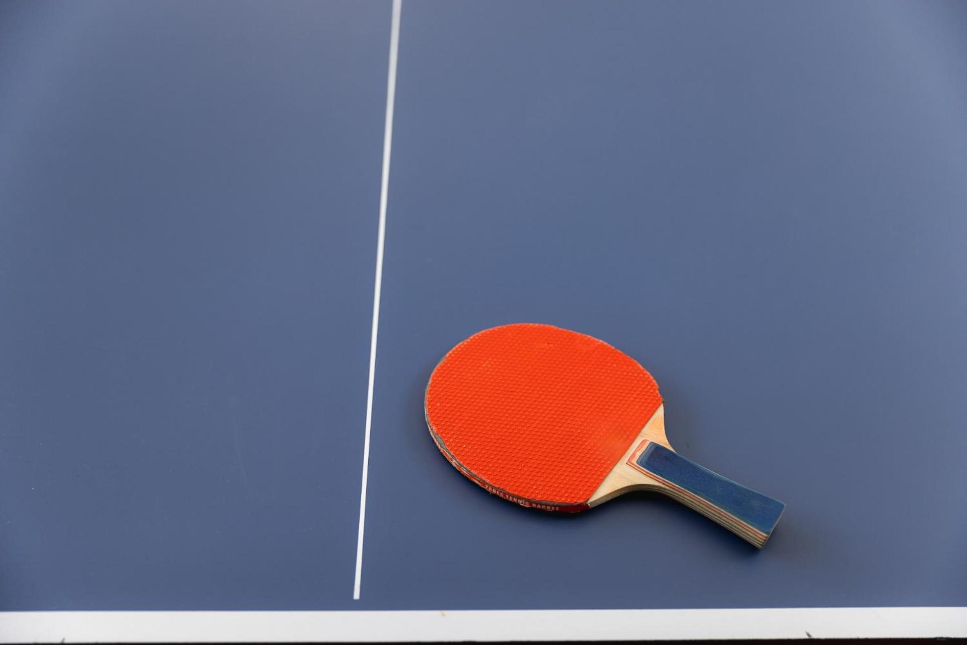 Ping-Pong Paradise 克劳利 外观 照片